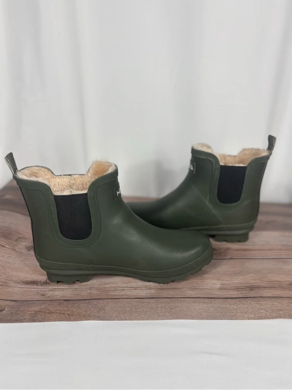 HISEA Olive Green Fleece-Lined Chelsea Rain Boots women’s size 7